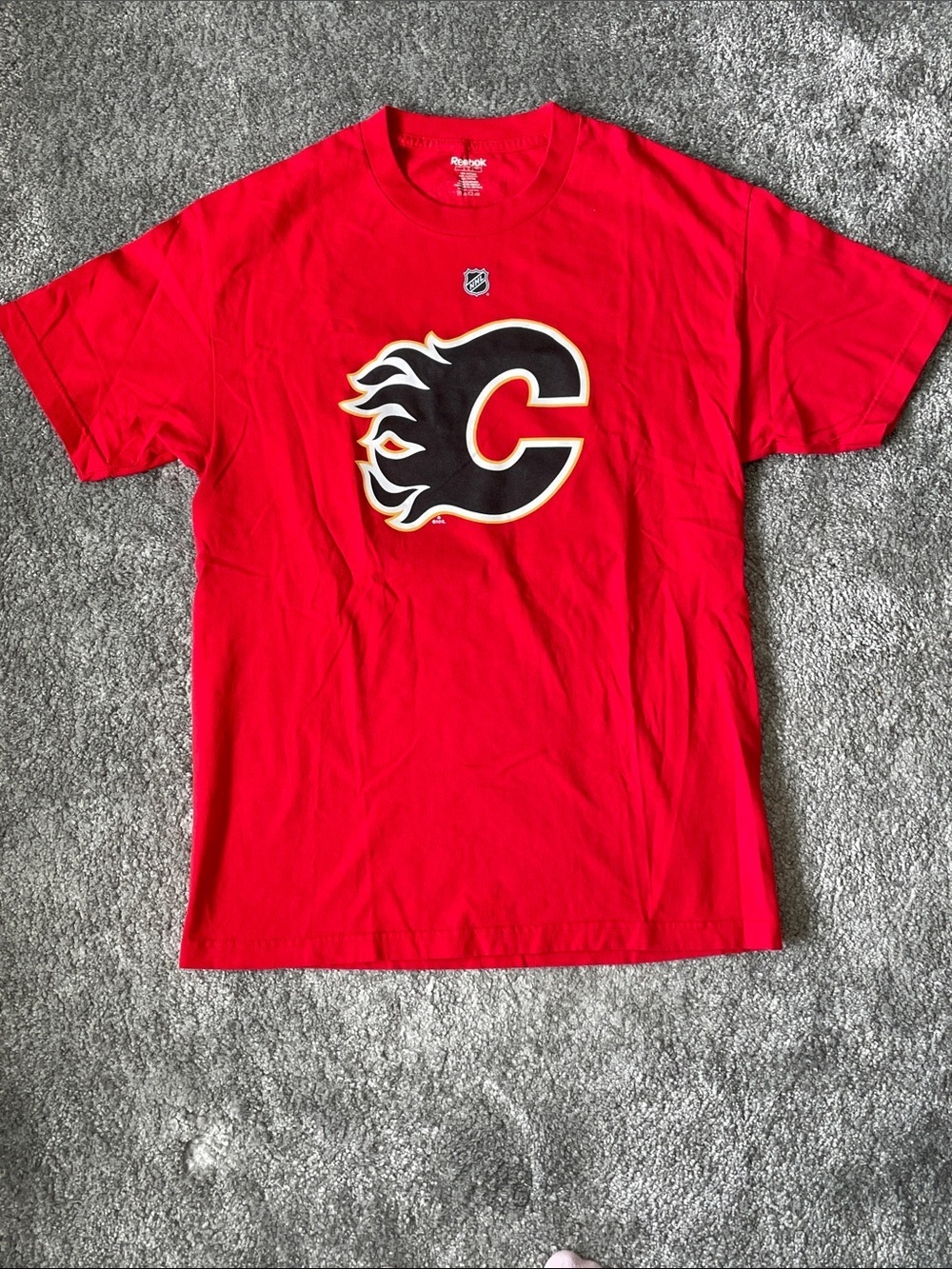 EC Reebok Calgary Flames Johnny Gaudreau Short Sleeve T-Shirt - Size Large